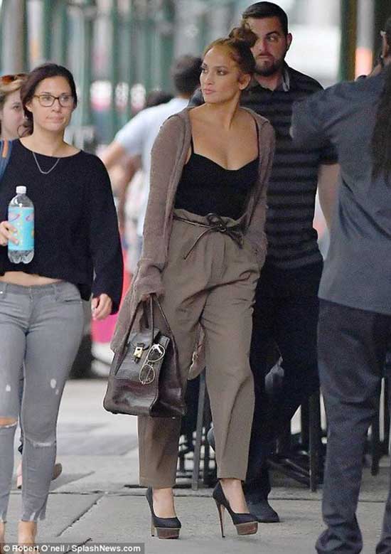 Jennifer Lopez Outfit Ideas